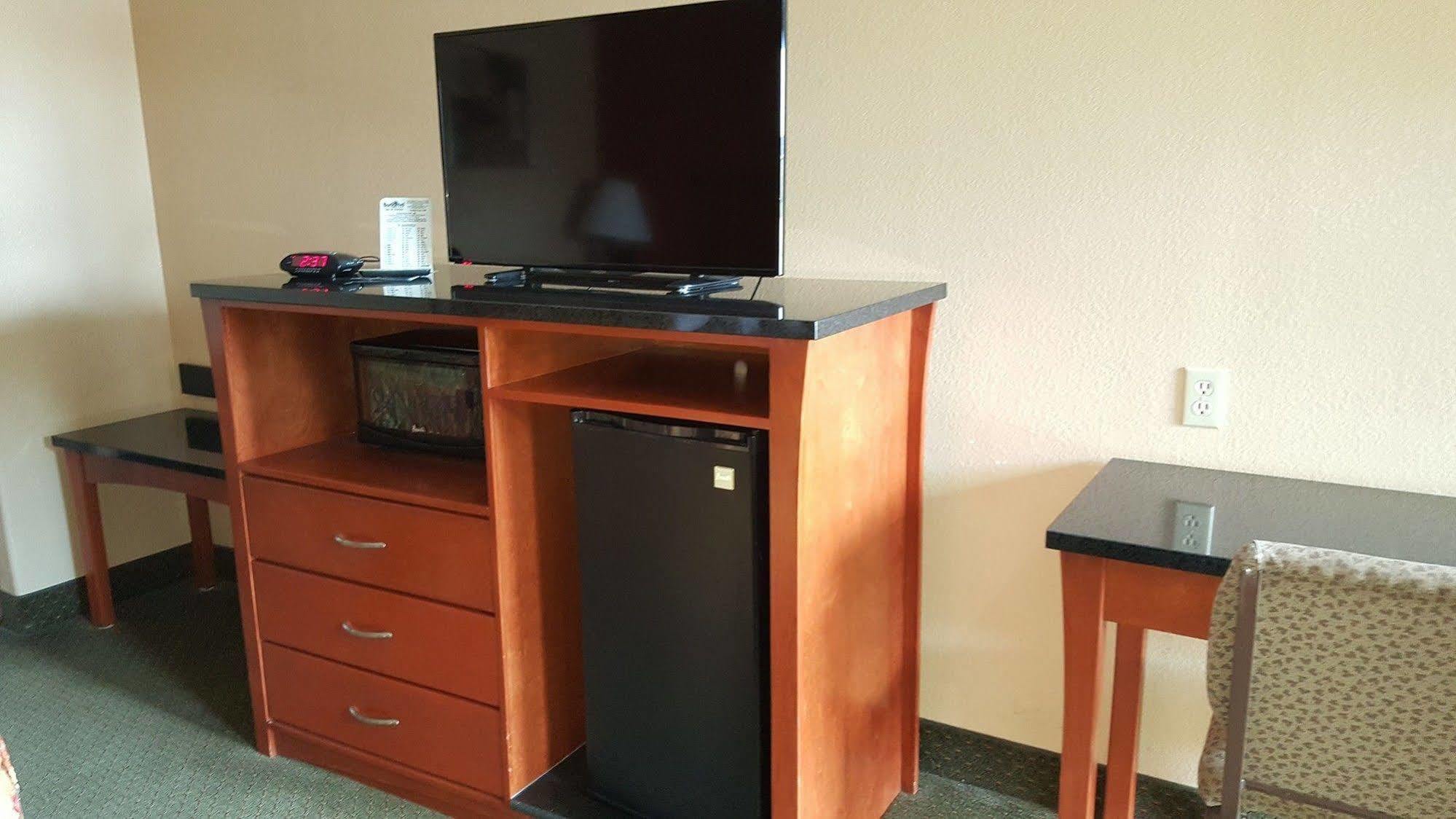 Budgetel Inn And Suites Hearne Bagian luar foto