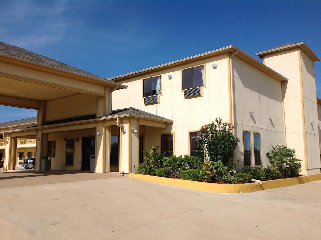 Budgetel Inn And Suites Hearne Bagian luar foto
